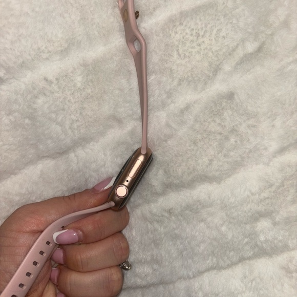 COPY - Apple Watch SE - Picture 2 of 6